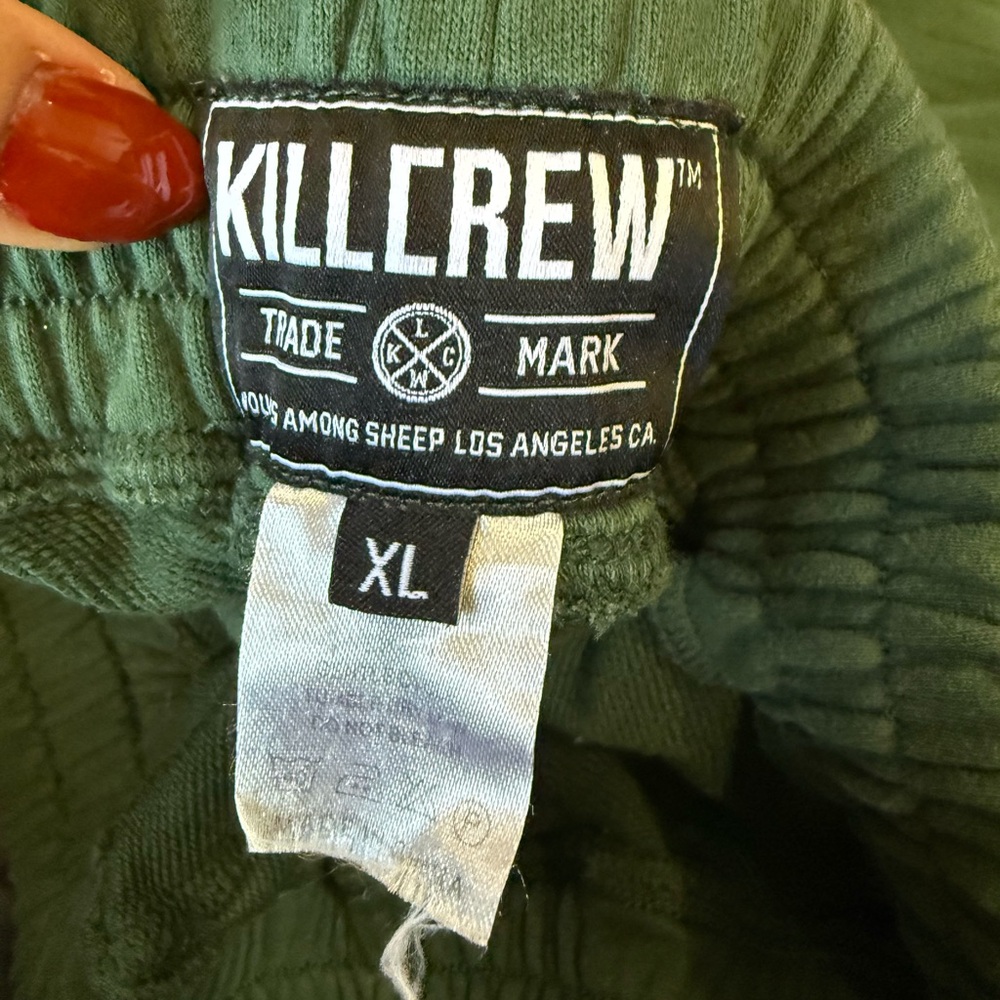 Green Shorts with Daisy Print kill crew - Picture 5 of 5